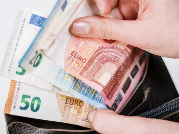 Une aide de 4000 euros pour l'emploi des jeunes de moins de 26 ans