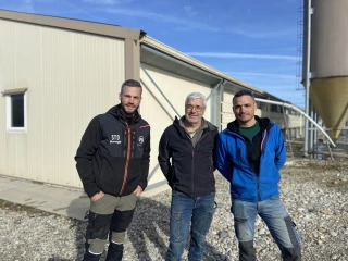 Pour alimenter leurs poulaillers, ces éleveurs visent l’autonomie