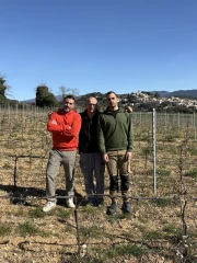 Père et fils main dans la main au Domaine Jaume