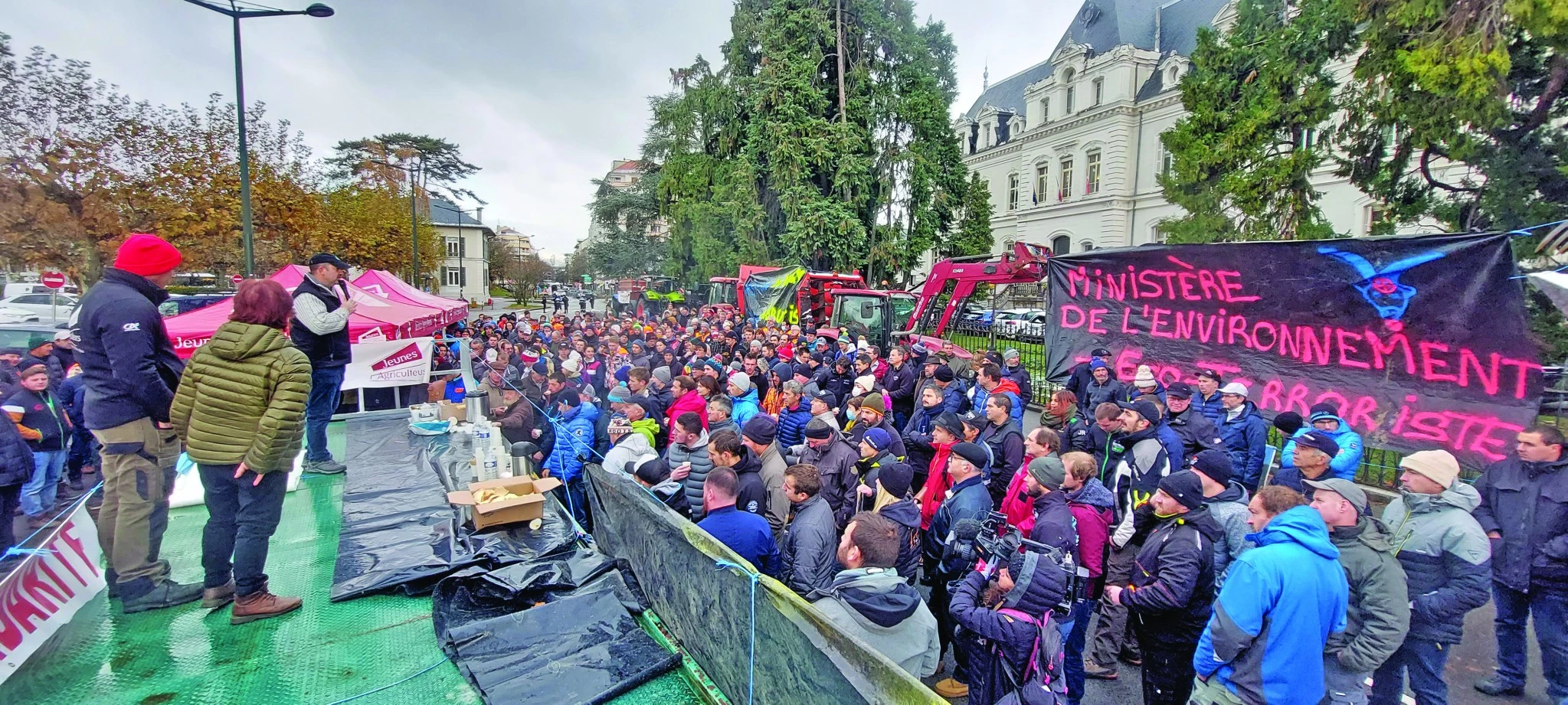 400 manifestants pour dire « stop à l’éco-terrorisme »