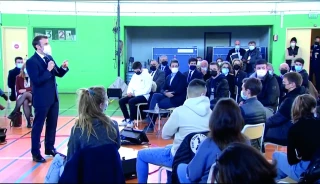 Emmanuel Macron  prend le pouls  de la ruralité