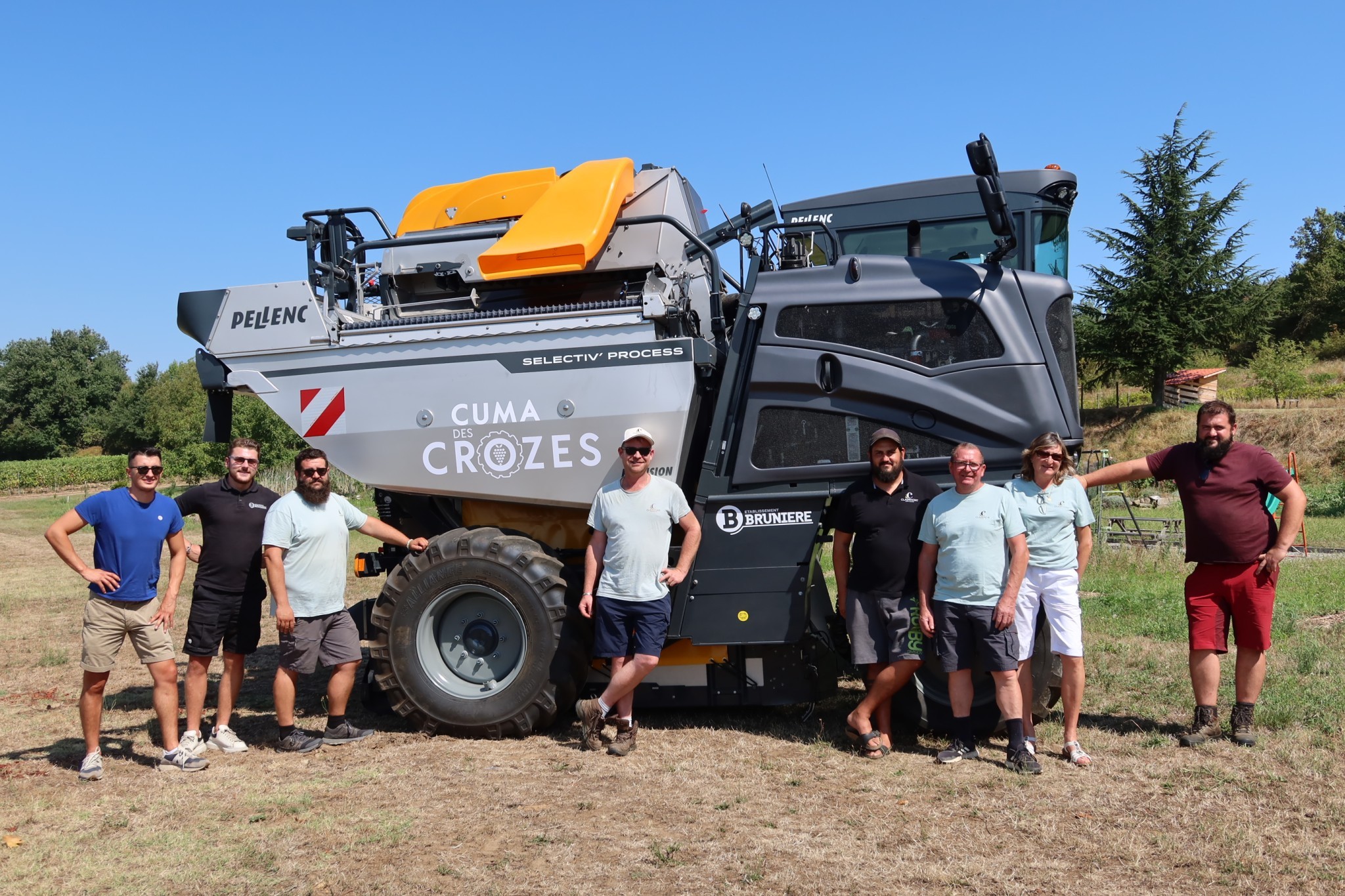 Top départ pour la machine à vendanger de la cuma des Crozes