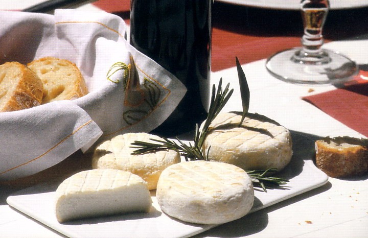 Vingt fromages exemptés de l’obligation de transparence sur le coût du lait