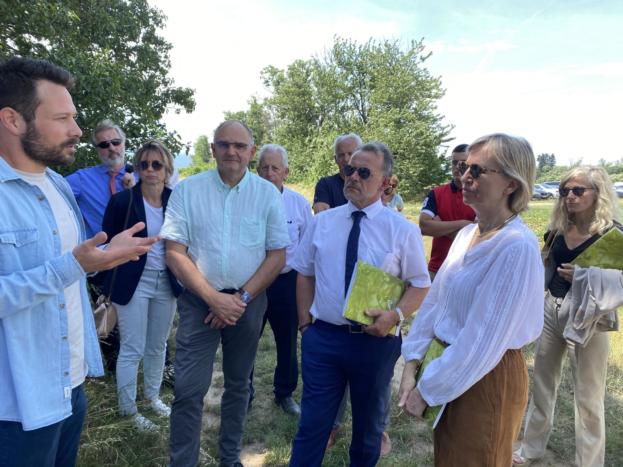 La préfète de région découvre la ferme expérimentale