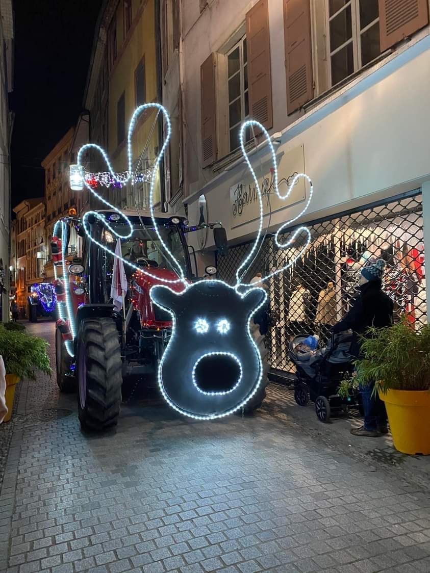 Parade de Noël des tracteurs à Crest