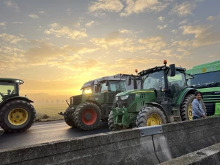 Albon, l’autoroute coupée par des agriculteurs en colère