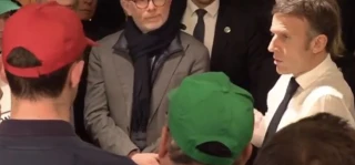 Salon de l'agriculture : Macron déambule sous les huées, protégé par les CRS 