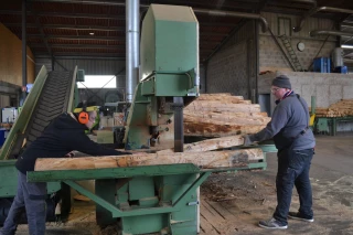 Chez Vallet frères, les piquets un savoir-faire héréditaire