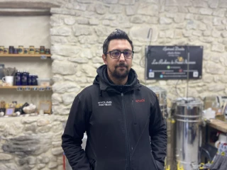 Damien Bertrand, un piqué d’apiculture au chevet de ses abeilles
