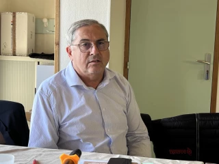 Unis autour de la noix