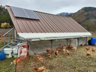 Valérie du Retail et son poulailler mobile