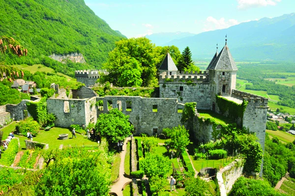 Savoie : le château de Miolans, un joyau de la Savoie