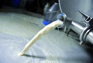 Contrainte de déclasser du lait bio, Sodiaal revoit son prix