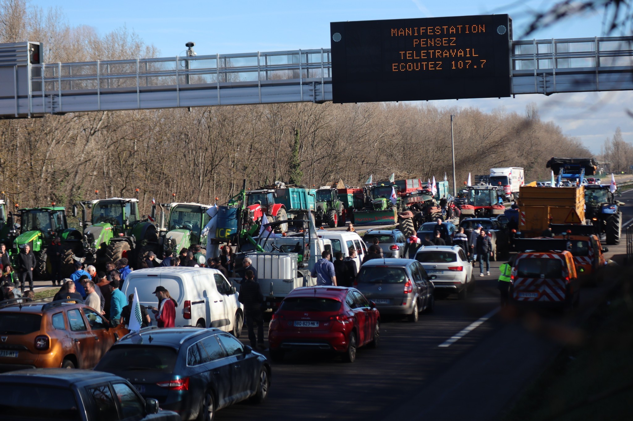 Les agriculteurs poursuivent leur mouvement